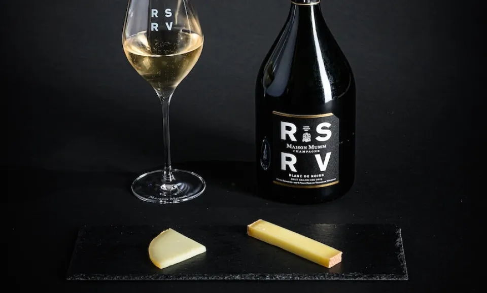 Expérience Pinot Noir Millésimé & Fromages (Visite guidée en français)