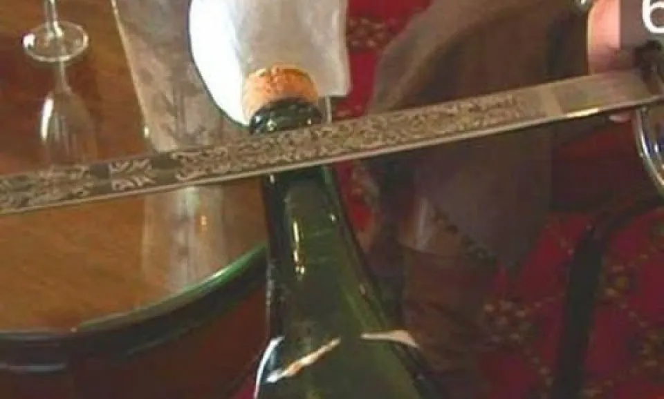 Comtesse Sabrage Experience (English)