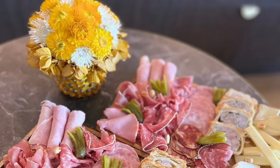 Een smakelijk moment in Le Clos